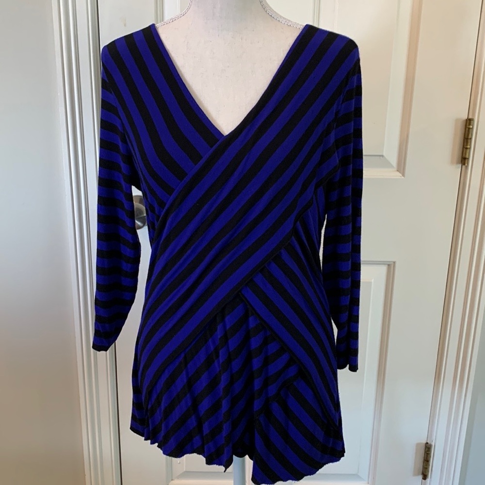 Vince Camuto Size L blue and black asymmetric top